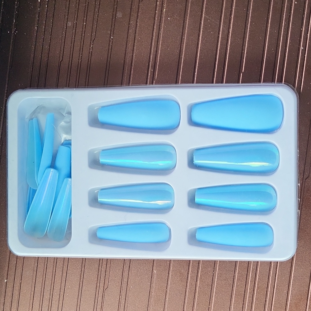 Set of 18 blue matte and irridescent coffin shape fashion nails